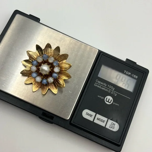 Gold tone blue rhinestone faux pearl flower brooch pin vintage - Picture 13 of 13